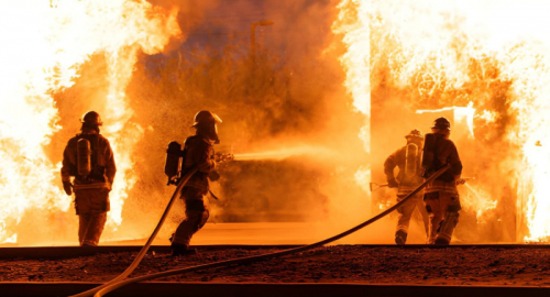 Incendi in Sicilia, 500 evacuati a Sciacca: sei intossicati